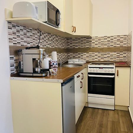 Weninger Studio Apartman Kiskunhalas Exterior foto