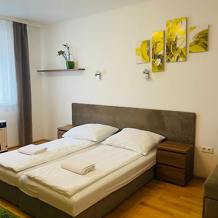 Weninger Studio Apartman Kiskunhalas Exterior foto