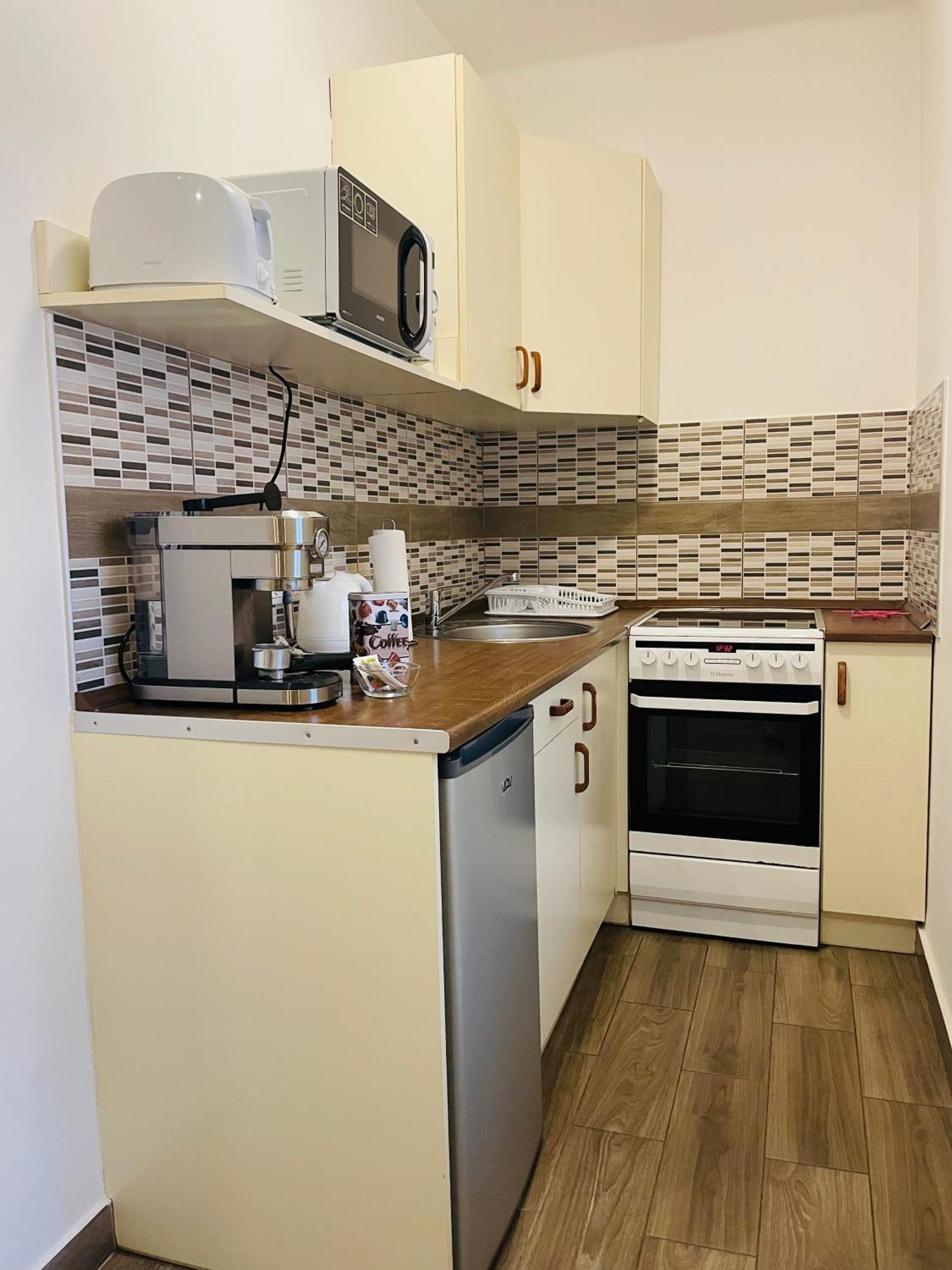Weninger Studio Apartman Kiskunhalas Exterior foto