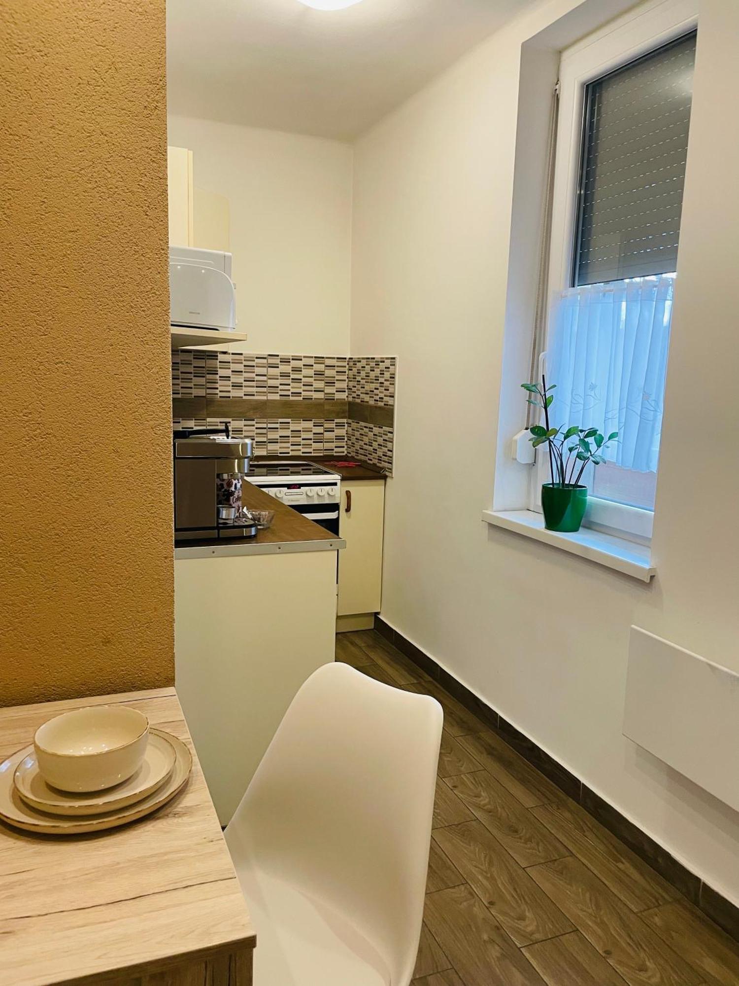Weninger Studio Apartman Kiskunhalas Exterior foto