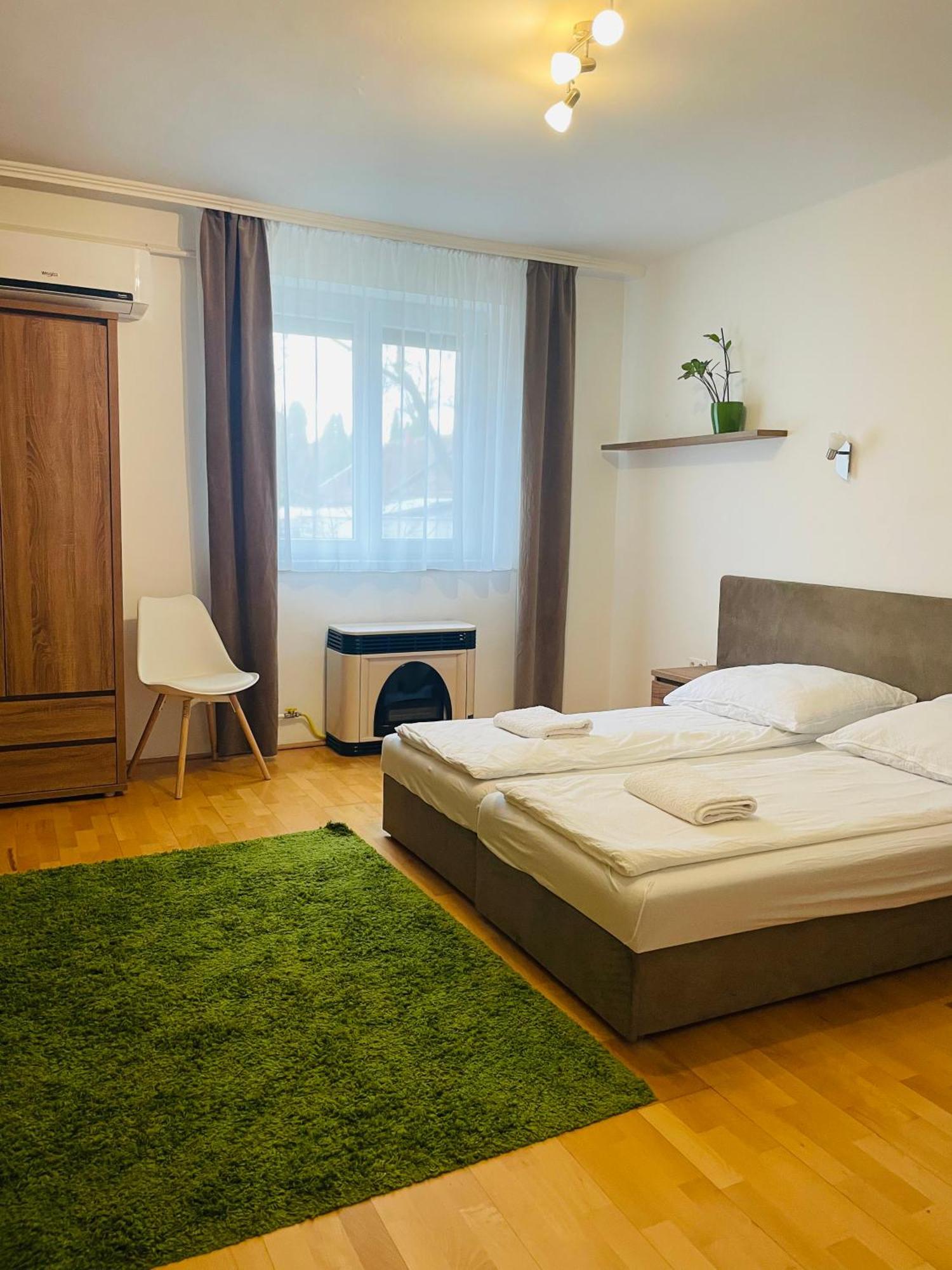 Weninger Studio Apartman Kiskunhalas Exterior foto