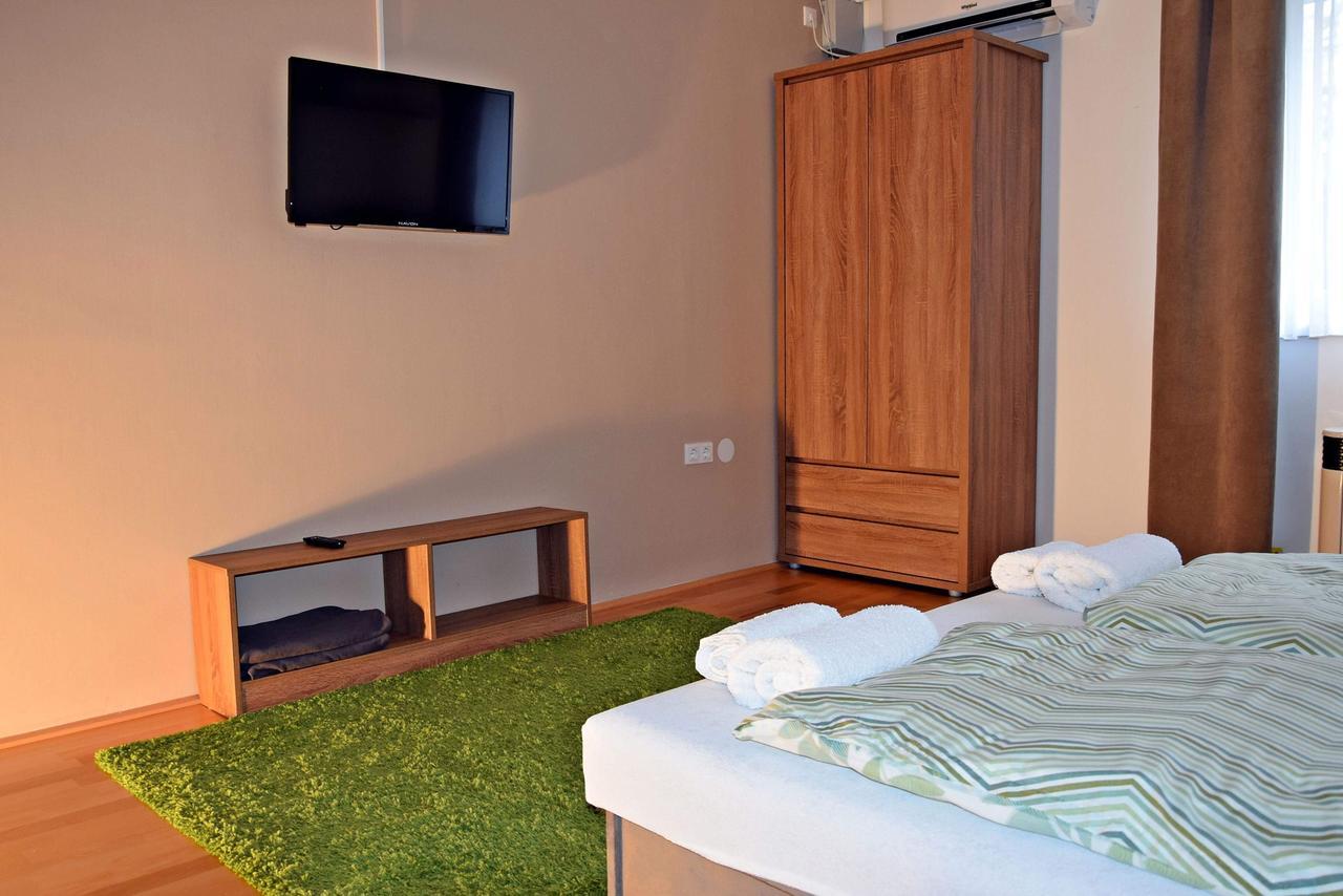 Weninger Studio Apartman Kiskunhalas Exterior foto